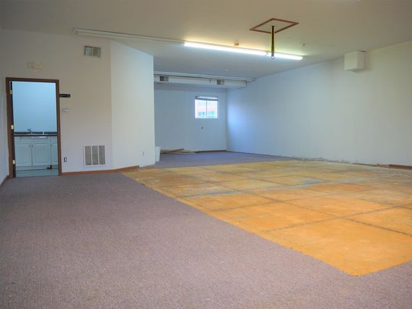 Retail For Lease: 950 Corporate Pkwy, Wentzville, MO 63385